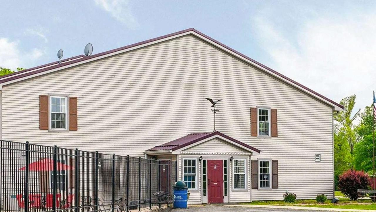 Royal Inn Rockville エクステリア 写真